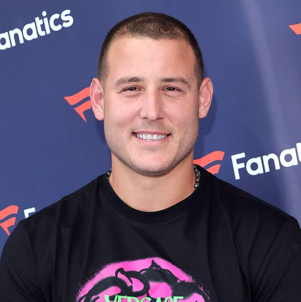 Anthony Rizzo delivering keynote speech on family, philanthropy, and teamwork at corporate event
